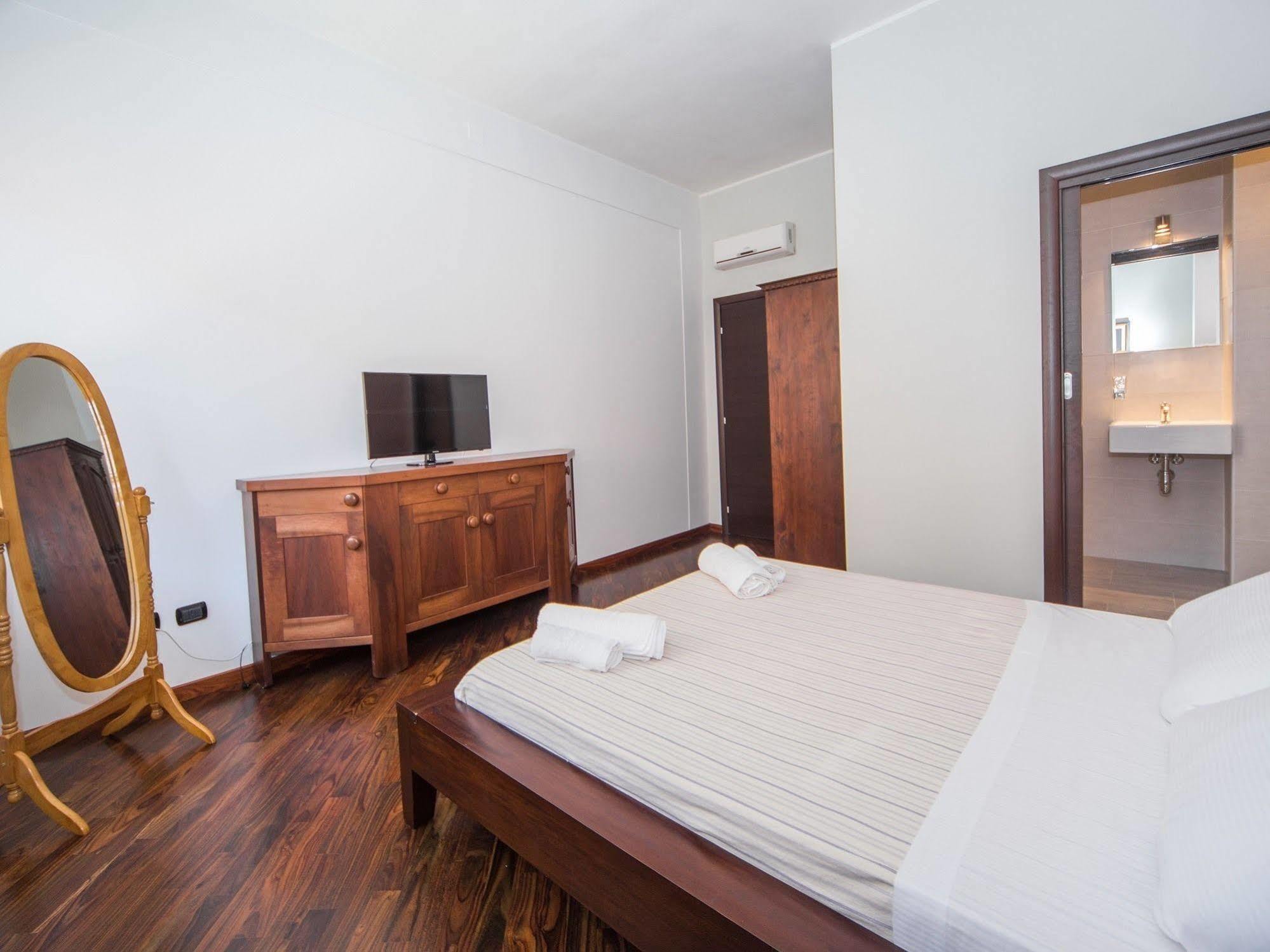 Domus Regis Bed & Breakfast Каляри Екстериор снимка
